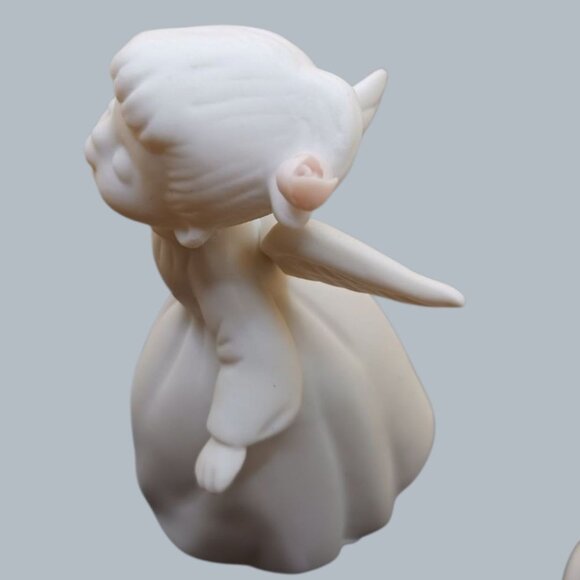 Kissing Angel cherubs Figurines Set Of 2 Matte Finish White 2.25" Tall - Picture 7 of 10